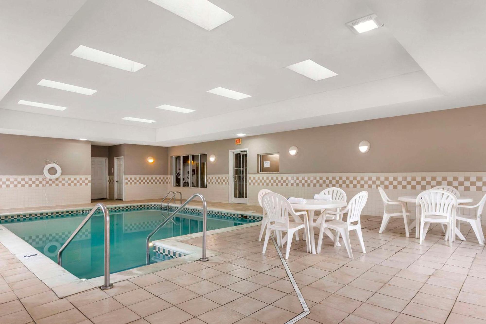 Country Inn & Suites By Radisson, Newport News South, Va Esterno foto